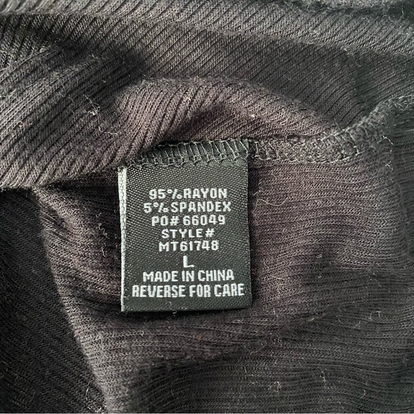 Timing | Women's Black Top Size L - Picture 5 of 7